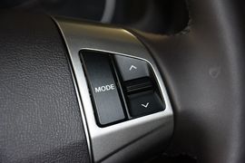 2011款现代悦动1.6L自动豪华型