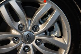 2011款现代悦动1.6L自动豪华型