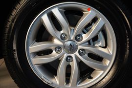 2011款现代悦动1.6L自动豪华型