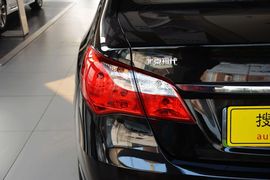 2011款现代悦动1.6L自动豪华型