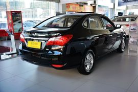 2011款现代悦动1.6L自动豪华型