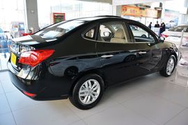 2011款现代悦动1.6L自动豪华型
