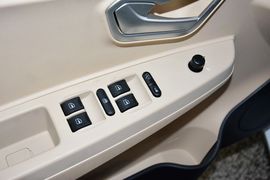 2013款风云2两厢1.5L手动锐意版