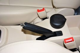 2013款风云2两厢1.5L手动锐意版