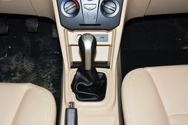 2013款风云2两厢1.5L手动锐意版