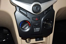 2013款风云2两厢1.5L手动锐意版