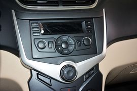 2013款风云2两厢1.5L手动锐意版