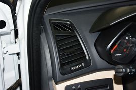 2013款风云2两厢1.5L手动锐意版