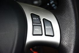 2013款风云2两厢1.5L手动锐意版