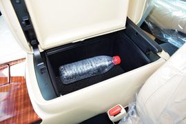 2015款丰田皇冠2.5L时尚版到店实拍