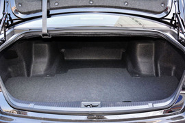 2015款丰田皇冠2.5L时尚版