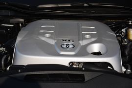 2015款丰田皇冠2.5L时尚版