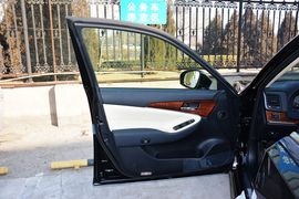 2015款丰田皇冠2.5L时尚版