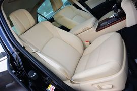 2015款丰田皇冠2.5L时尚版