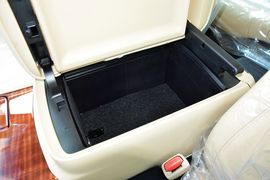 2015款丰田皇冠2.5L时尚版