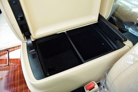 2015款丰田皇冠2.5L时尚版