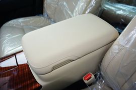 2015款丰田皇冠2.5L时尚版