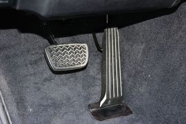 2015款丰田皇冠2.5L时尚版