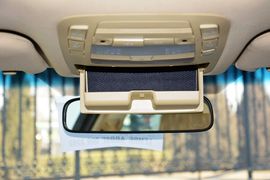 2015款丰田皇冠2.5L时尚版