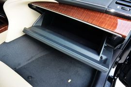 2015款丰田皇冠2.5L时尚版