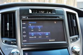 2015款丰田皇冠2.5L时尚版