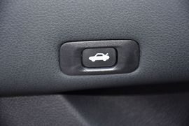 2015款丰田皇冠2.5L时尚版