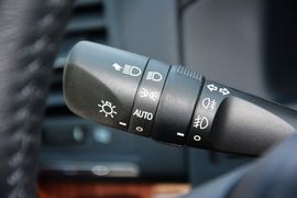 2015款丰田皇冠2.5L时尚版