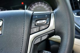 2015款丰田皇冠2.5L时尚版