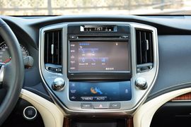 2015款丰田皇冠2.5L时尚版