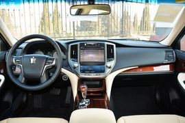 2015款丰田皇冠2.5L时尚版