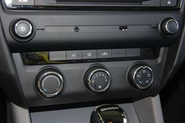 2015款斯柯达明锐1.6L自动逸杰版