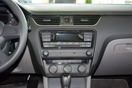 2015款斯柯达明锐1.6L自动逸杰版