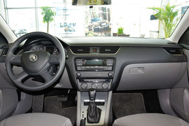 2015款斯柯达明锐1.6L自动逸杰版