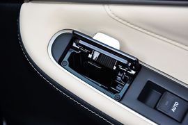 2015款丰田皇冠2.5L尊享版