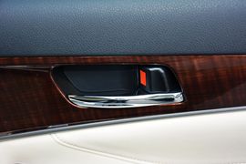 2015款丰田皇冠2.5L尊享版