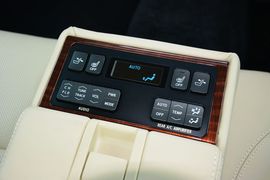 2015款丰田皇冠2.5L尊享版