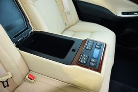 2015款丰田皇冠2.5L尊享版