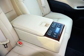 2015款丰田皇冠2.5L尊享版