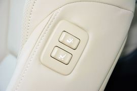 2015款丰田皇冠2.5L尊享版