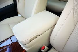 2015款丰田皇冠2.5L尊享版