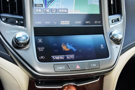 2015款丰田皇冠2.5L尊享版