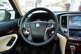 2015款丰田皇冠2.5L尊享版