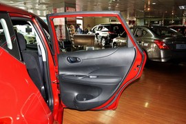 2014款日产骐达1.6L