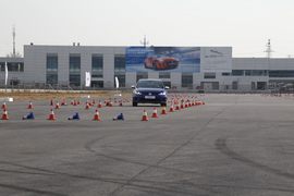 2015款大众高尔夫R场地试驾实拍组图