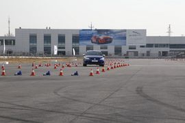 2015款大众高尔夫R场地试驾实拍组图