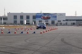 2015款大众高尔夫R场地试驾实拍组图
