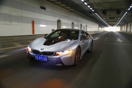 2015款宝马i8插电混动跑车试驾实拍