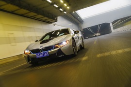 2015款宝马i8插电混动跑车试驾实拍