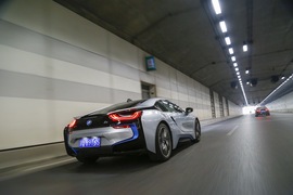 2015款宝马i8插电混动跑车试驾实拍