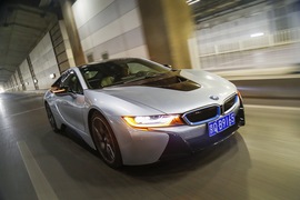 2015款宝马i8插电混动跑车试驾实拍
